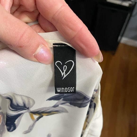 Windsor shall! One size fits all! - Picture 4 of 4